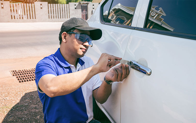 Green locksmith provides emergency car locksmith services in Daytona Beach & Ormond Beach, FL